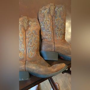 Woman’s Justin boots